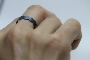Anillo de plata oxidada mate